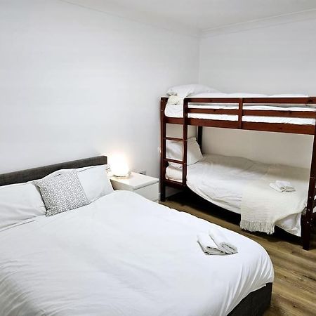 Wonderful Apartment In Wembley Londres Exterior foto